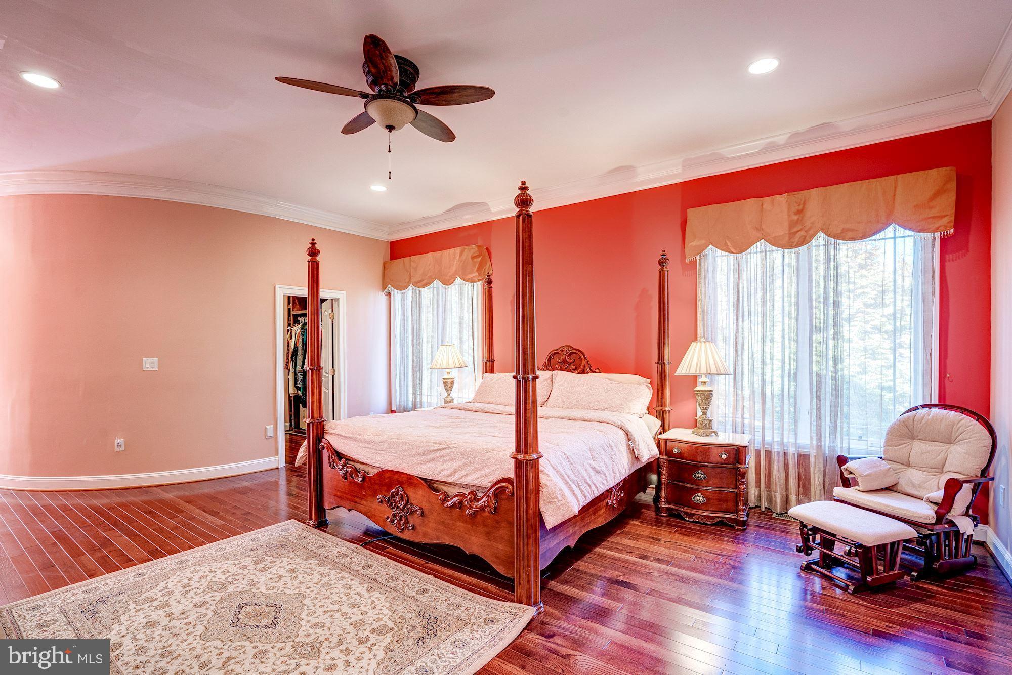 946 Seneca Road Great Falls, VA 22066 - Photo 33 of 106 Main level master suite