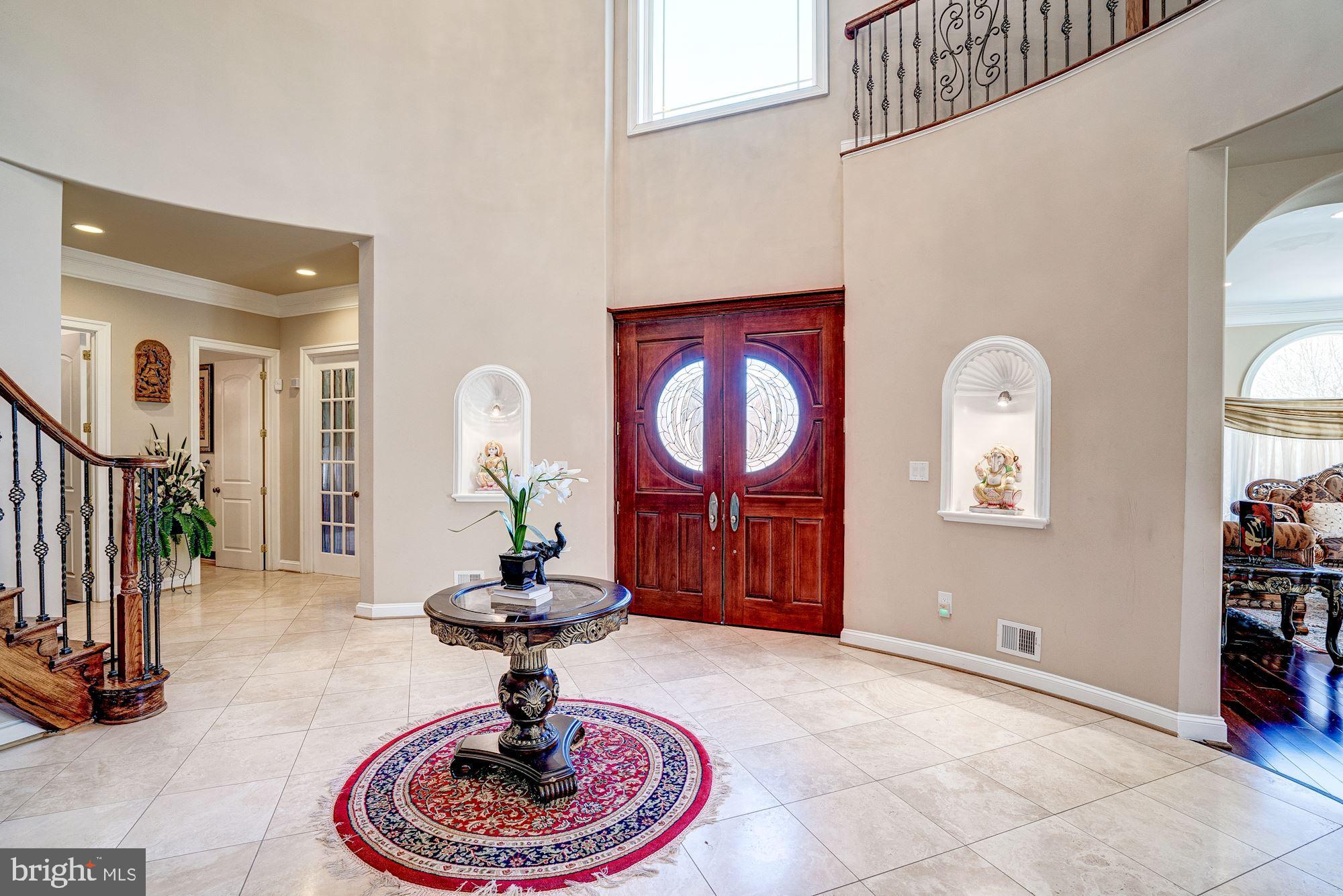 946 Seneca Road Great Falls, VA 22066 - Photo 5 of 106