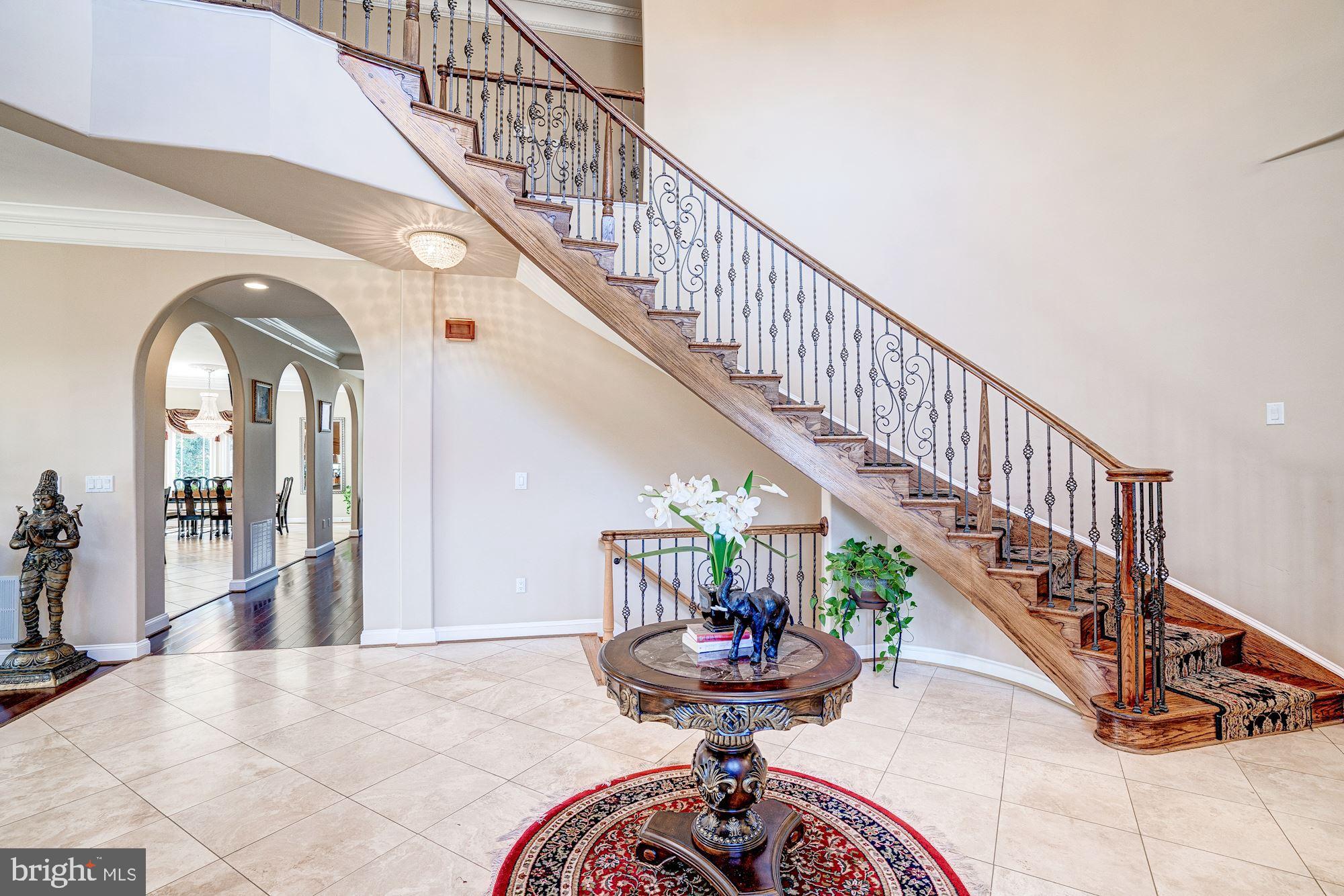 946 Seneca Road Great Falls, VA 22066 - Photo 6 of 106