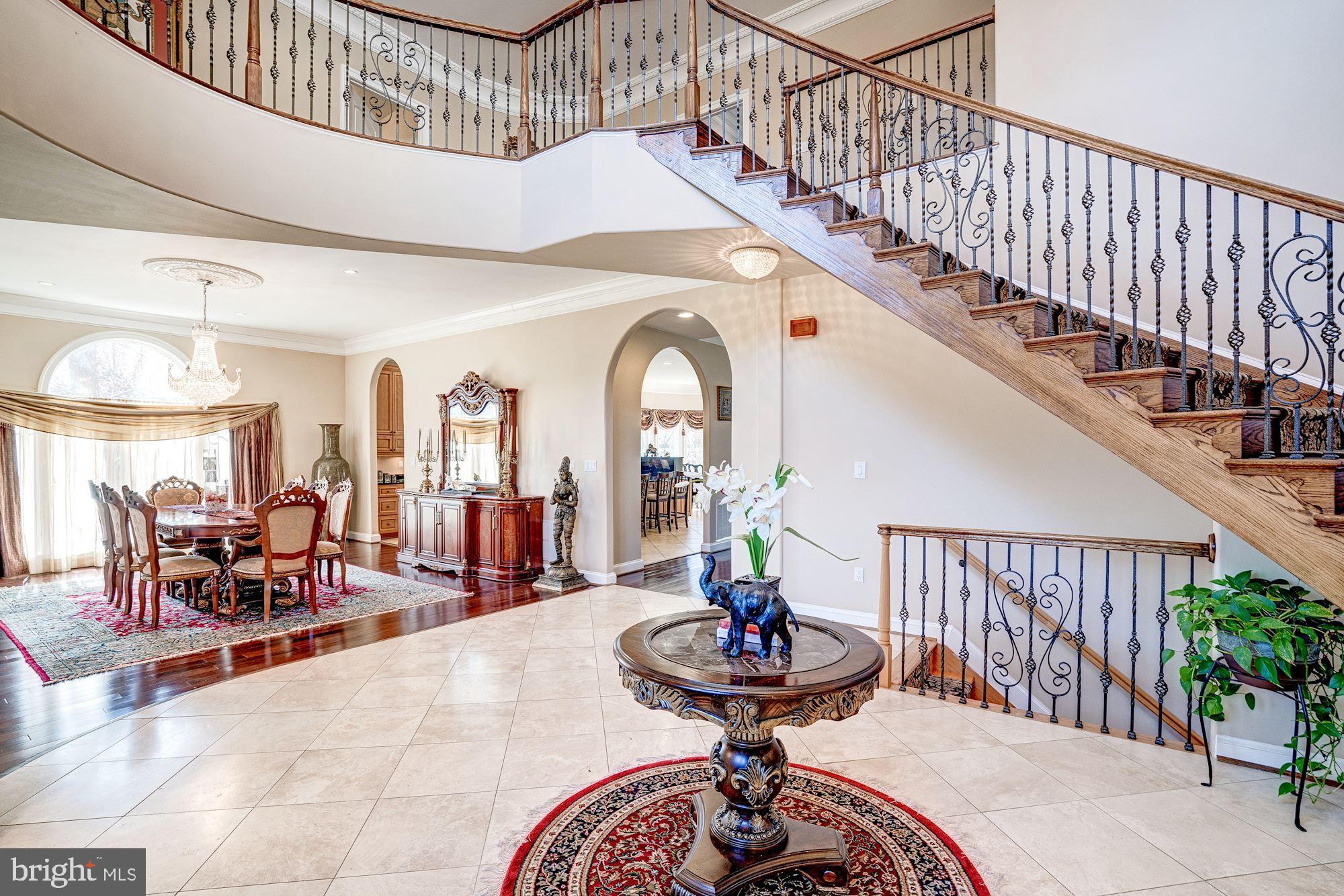 946 Seneca Road Great Falls, VA 22066 - Photo 7 of 106