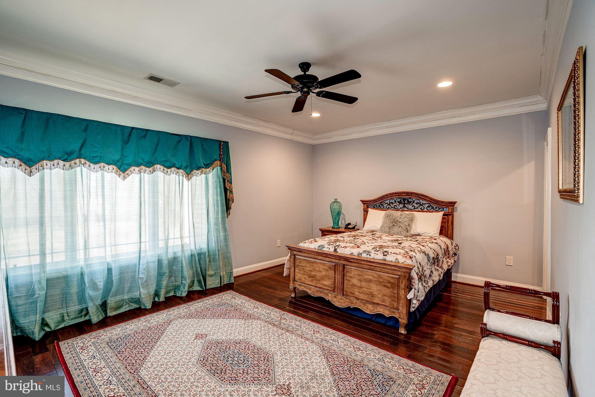 946 Seneca Road Great Falls, VA 22066 - Photo 62 of 106 Bedroom 2 with full bath and walk in closet