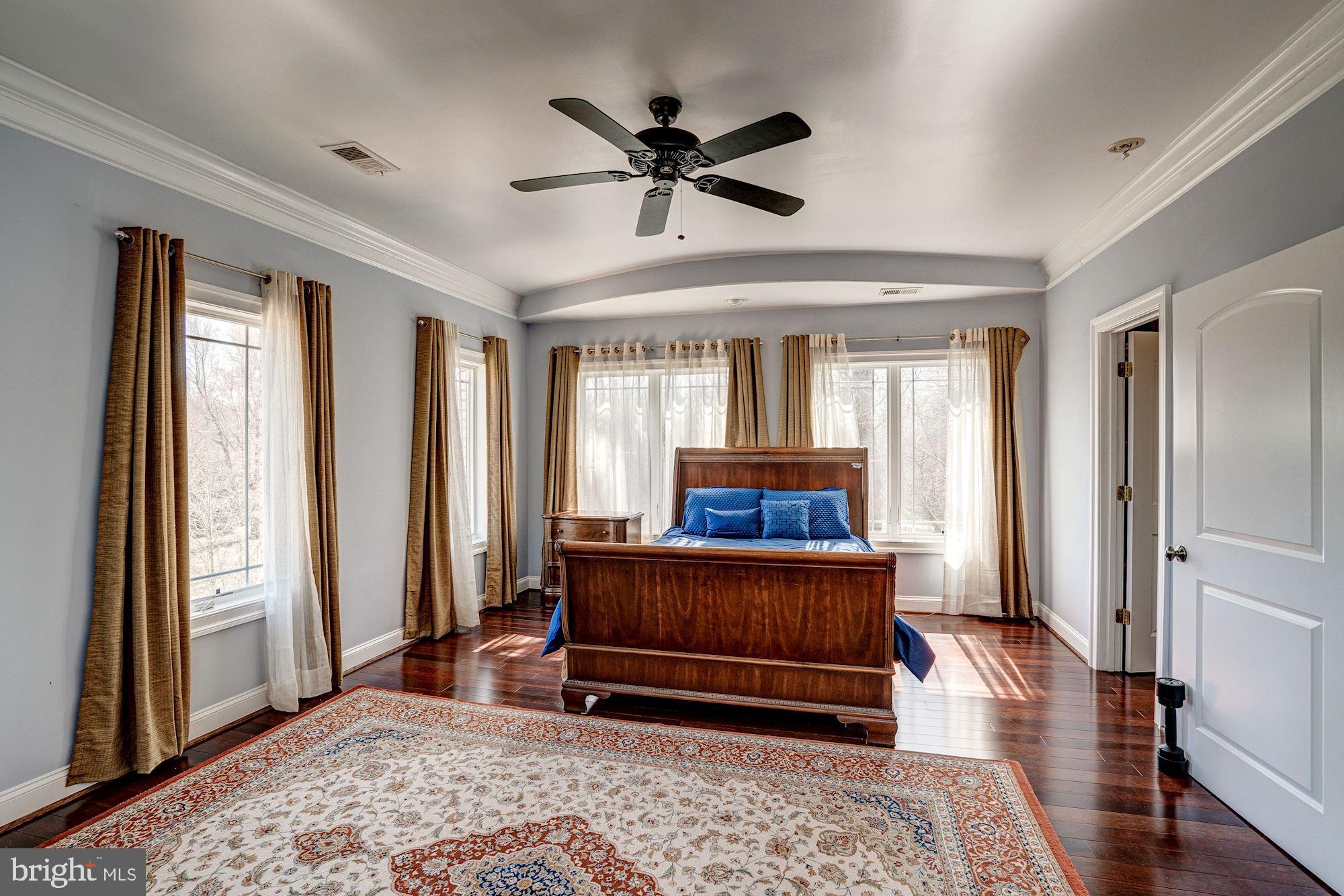 946 Seneca Road Great Falls, VA 22066 - Photo 70 of 106 Bedroom 3 w/ walk in closet and full bath.