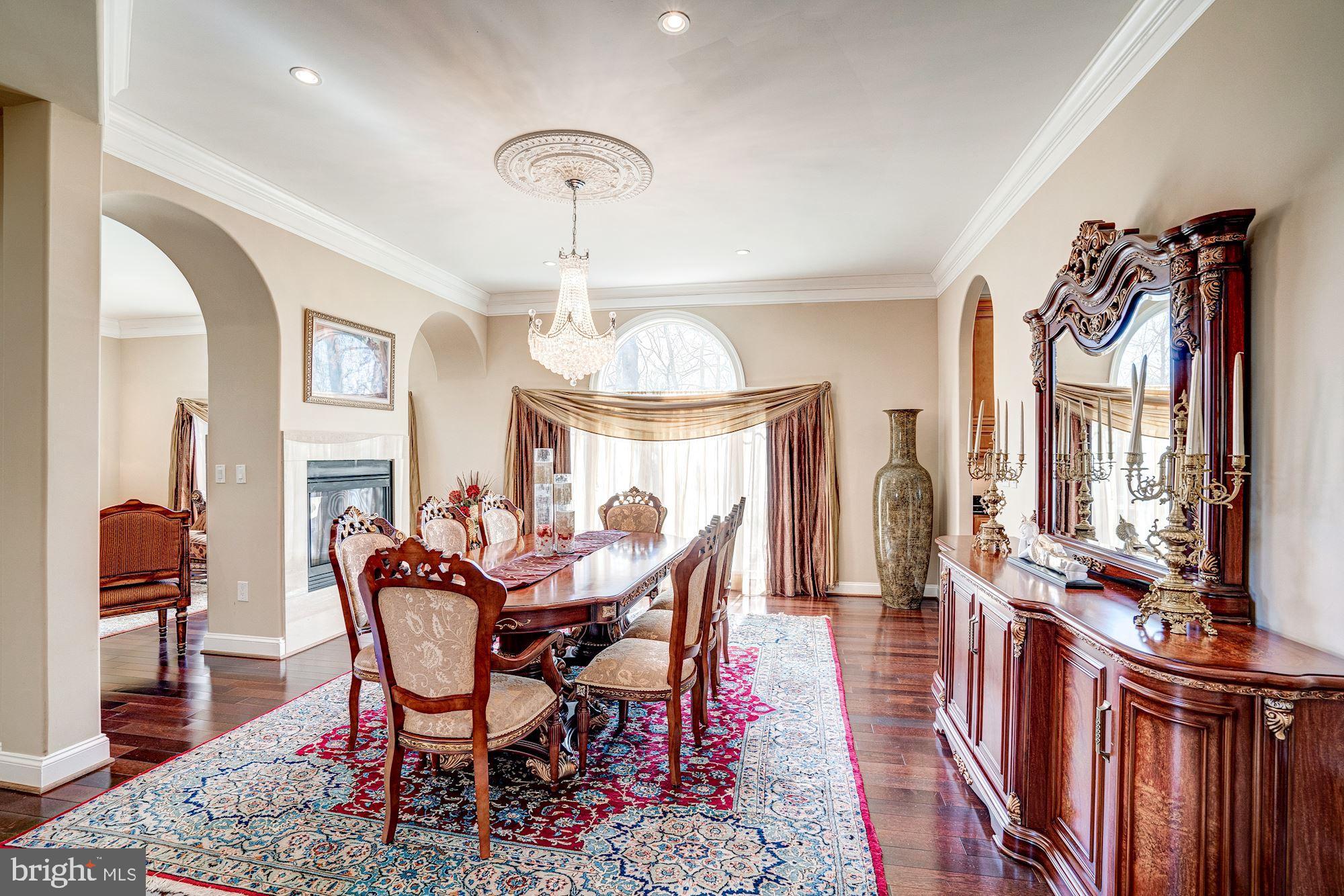 946 Seneca Road Great Falls, VA 22066 - Photo 9 of 106