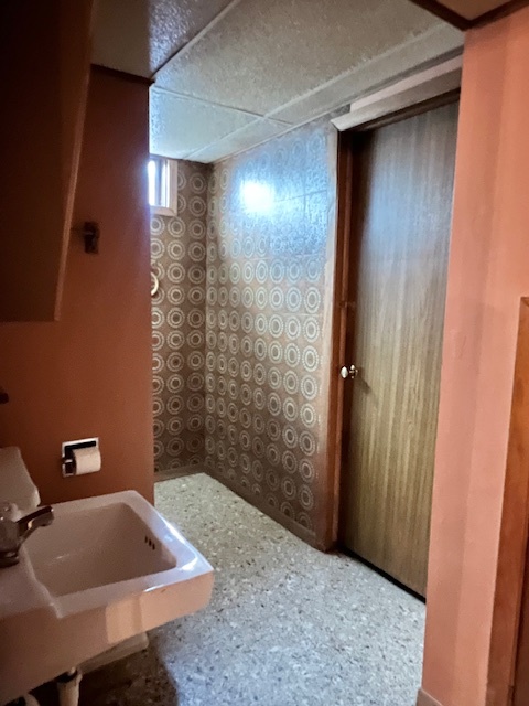 333 Fox Trot Dixon, IL 61021 - Photo 13 of 21 a view of livingroom with furniture and bathroom