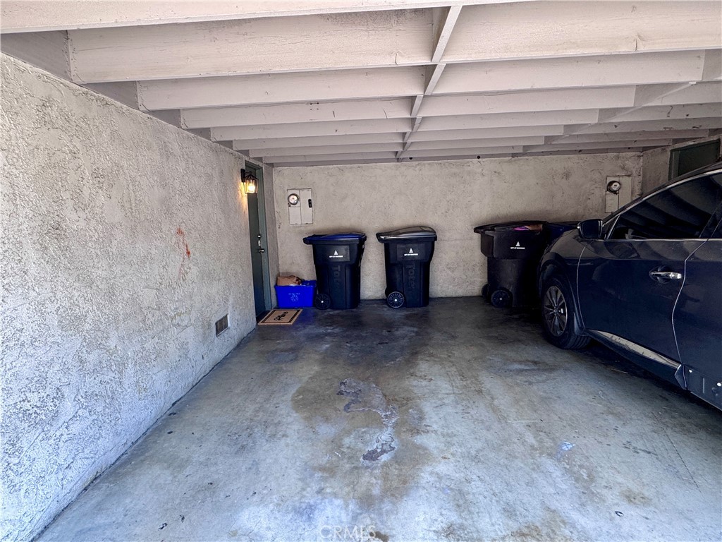 4877 Jackson Street, Unit B Riverside, CA 92503 - Photo 25 of 33 Carport