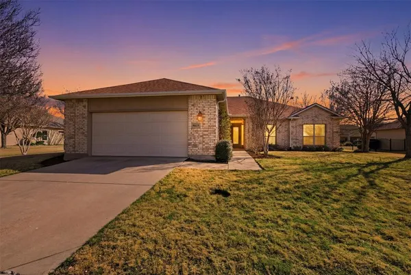 $550,000 | 8925 Crestview Drive, Denton, TX 76207