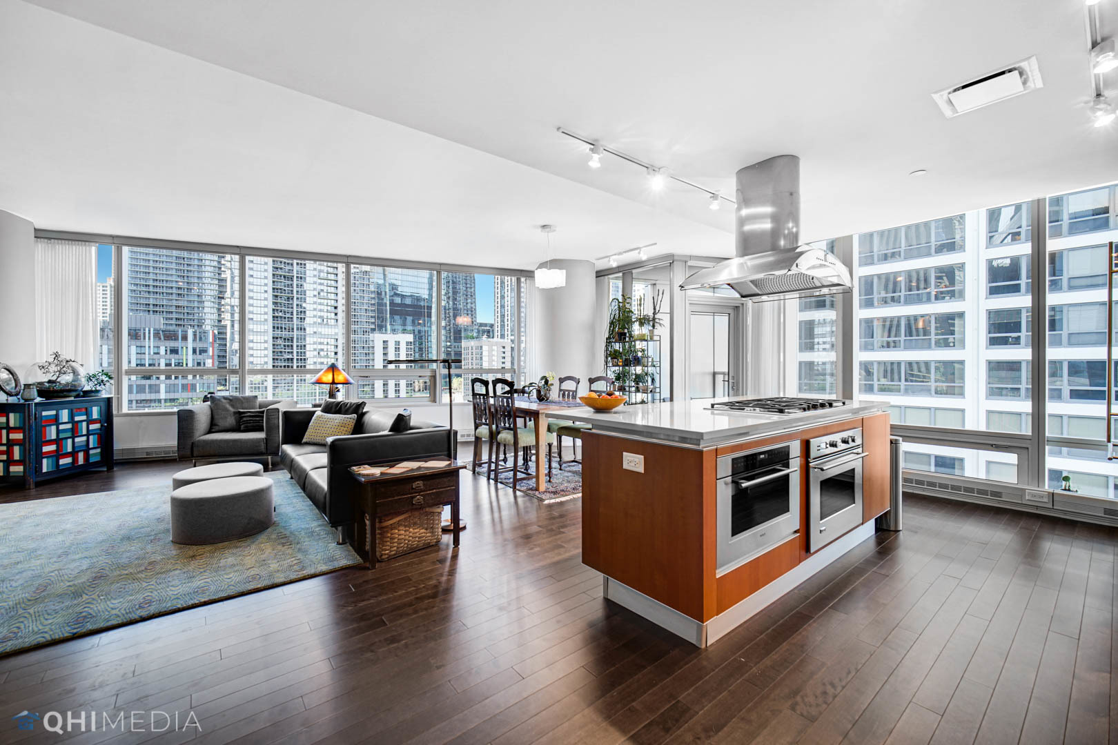 340 East Randolph Street, Unit 500 Chicago, IL 60601 - Photo 2 of 25