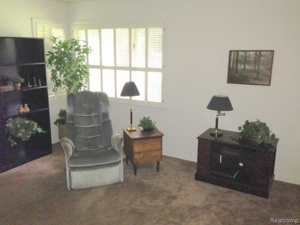 18250 Riverside Drive Franklin, MI 48025 - Photo 10 of 11 10 BED 4.jpg
