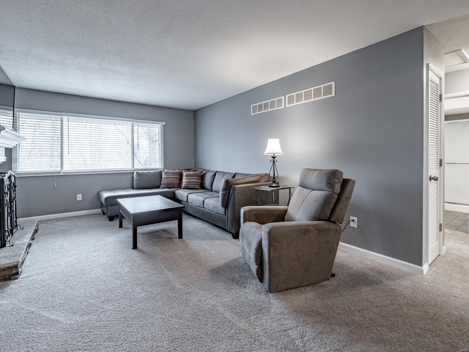 835 Knickerbacker Drive Manchester, MO 63021 - Photo 5 of 32