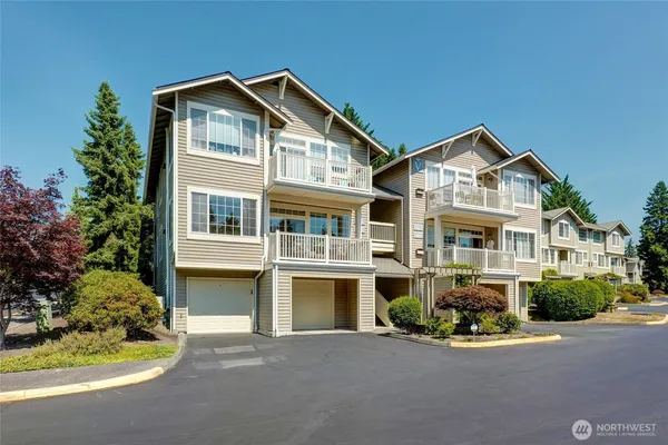 $642,000 | 18606 Northeast 57th Street, Redmond, WA 98052