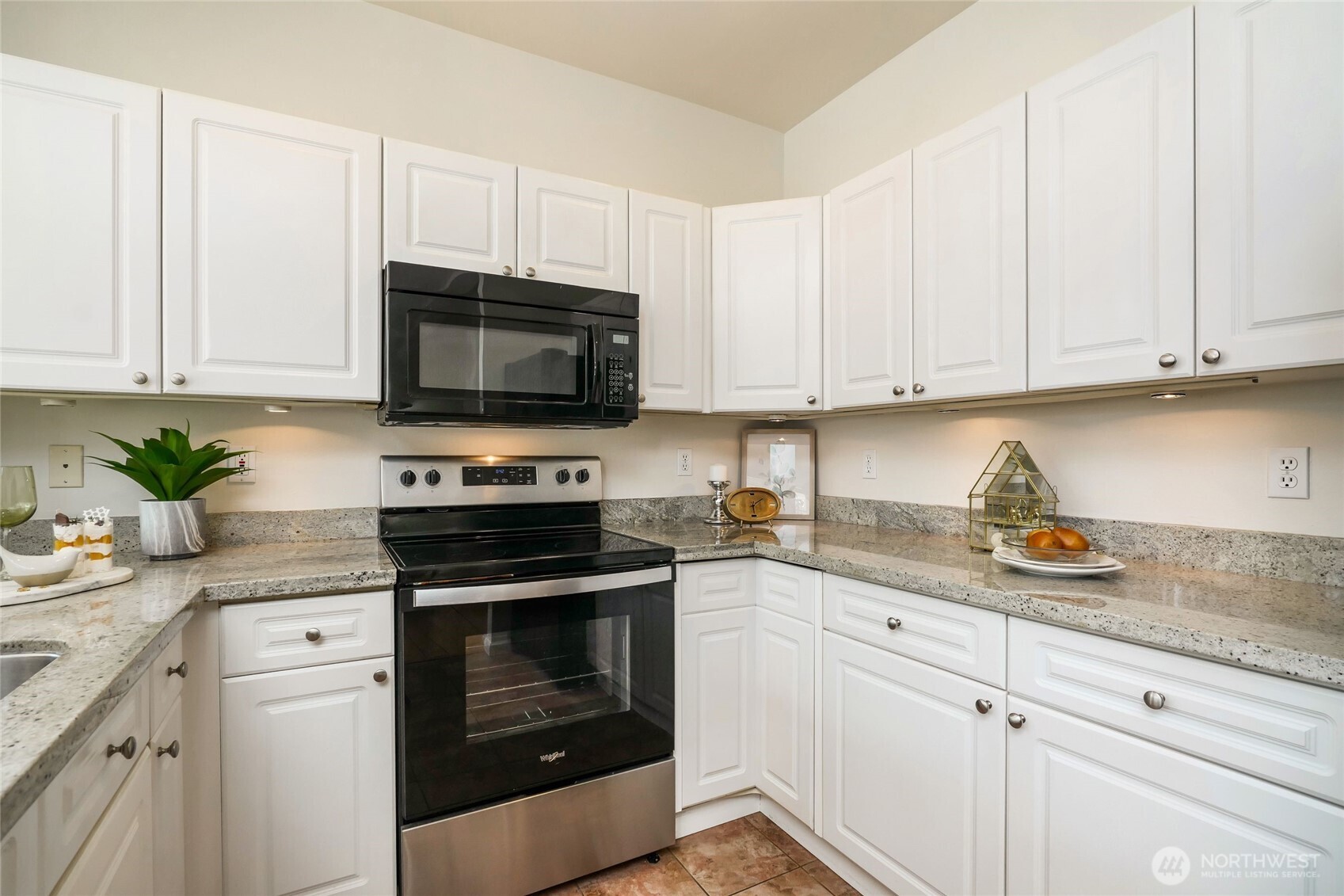 18606 Northeast 57th Street Redmond, WA 98052 - Photo 11 of 24