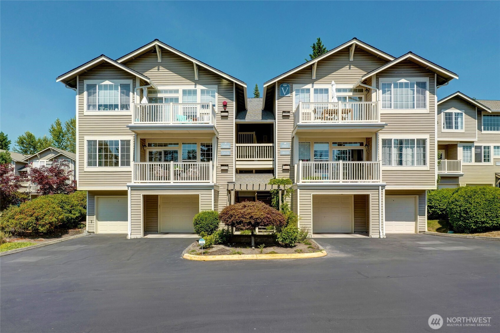 18606 Northeast 57th Street Redmond, WA 98052 - Photo 2 of 24