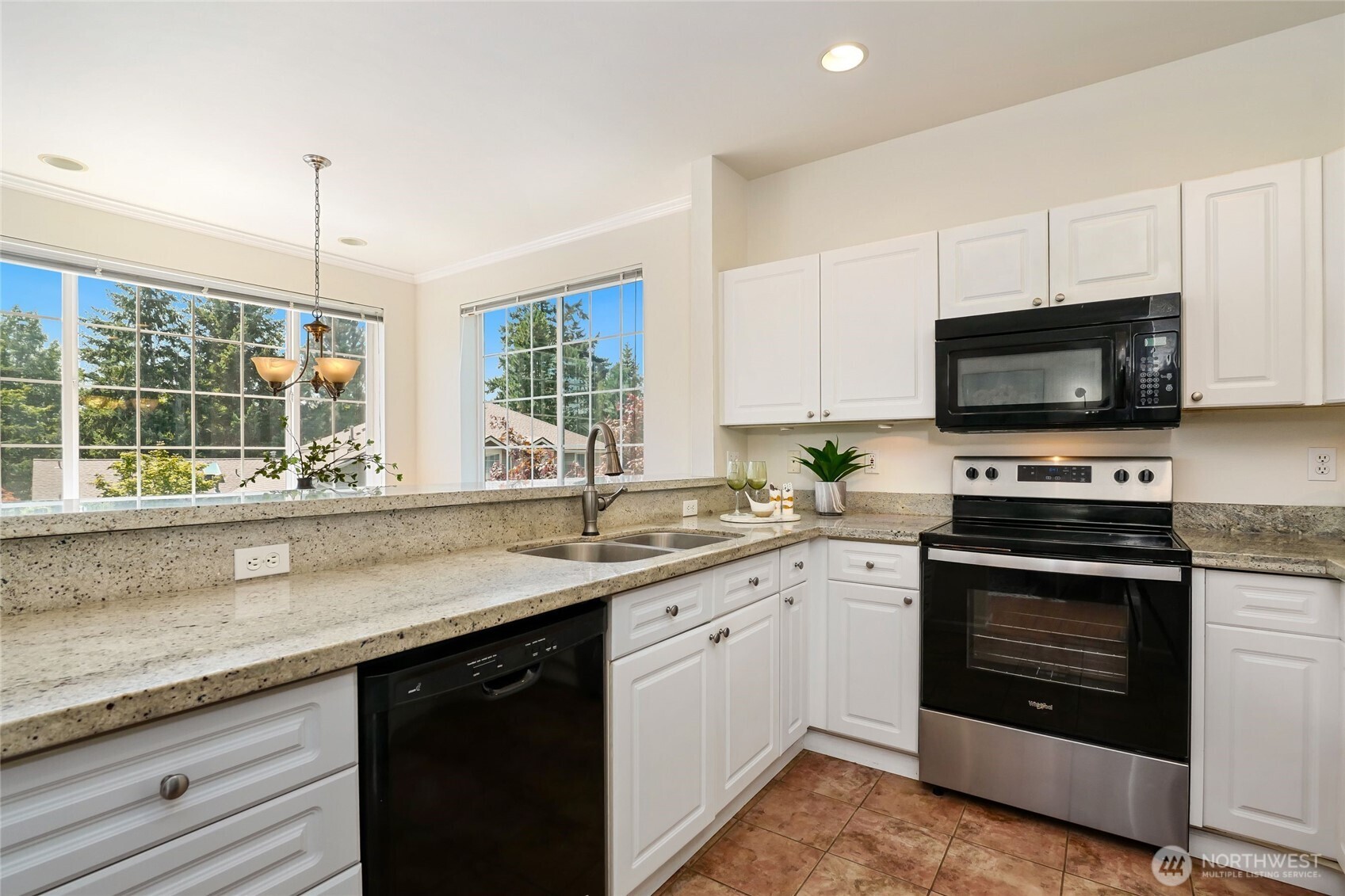 18606 Northeast 57th Street Redmond, WA 98052 - Photo 10 of 24