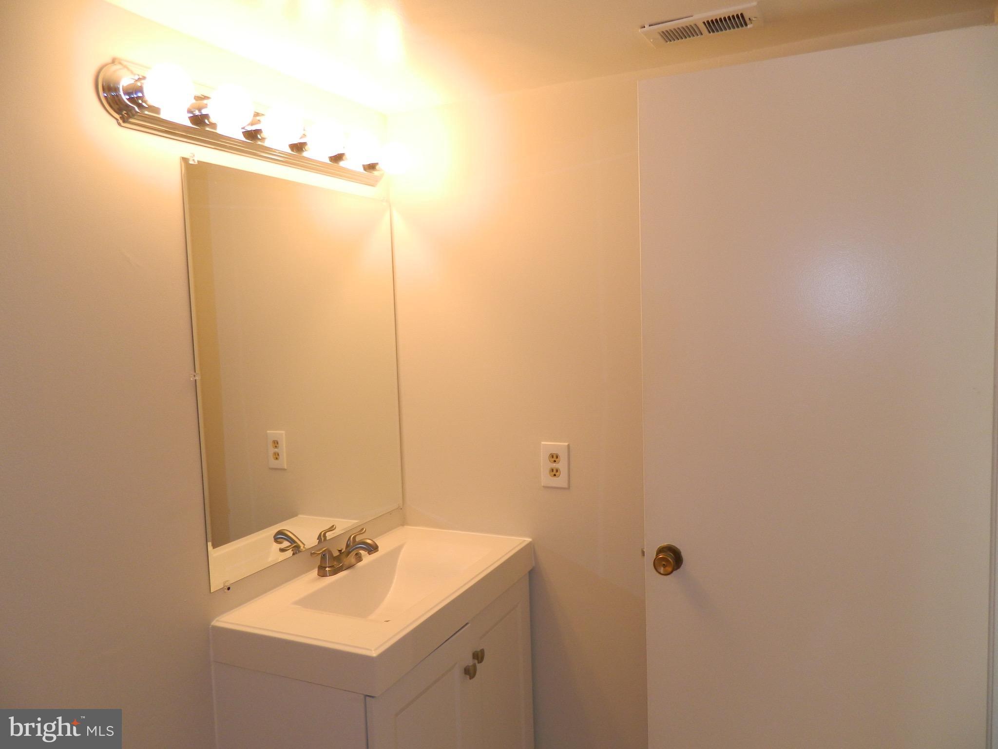 3126 Beckenham Court, Unit 250C Silver Spring, MD 20906 - Photo 12 of 15 Bath