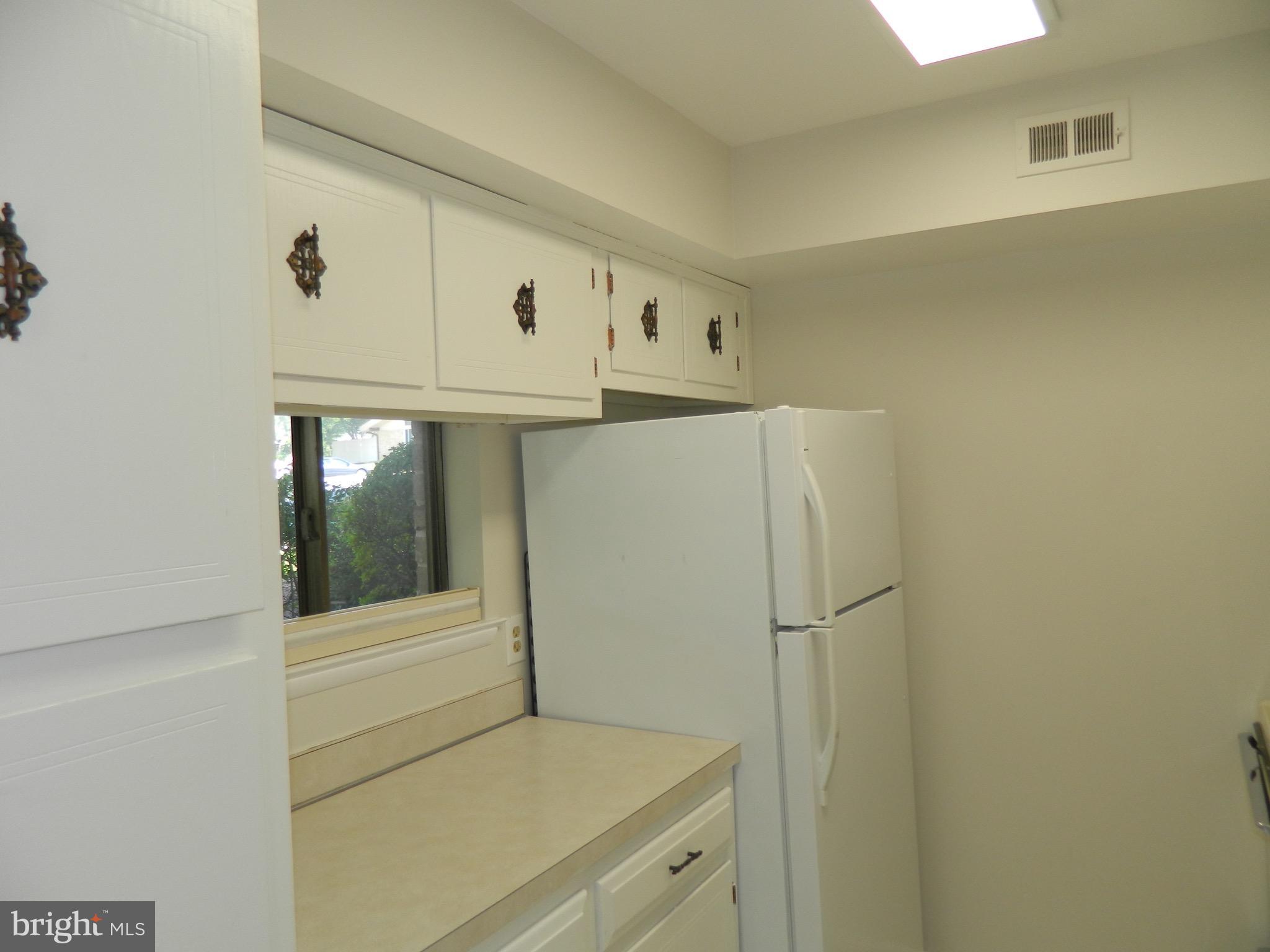 3126 Beckenham Court, Unit 250C Silver Spring, MD 20906 - Photo 13 of 15 Kitchen