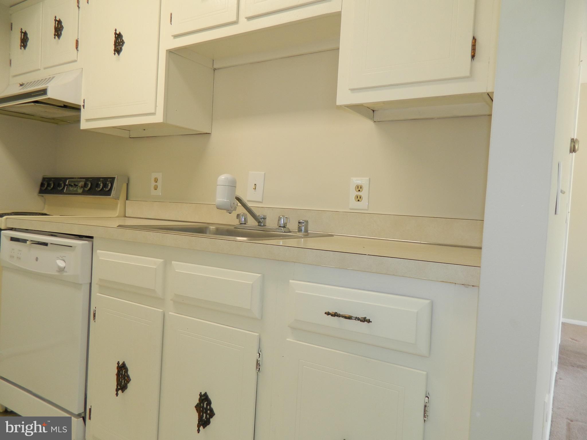 3126 Beckenham Court, Unit 250C Silver Spring, MD 20906 - Photo 14 of 15 Kitchen