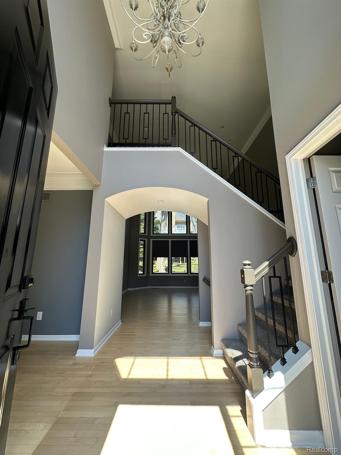 1339 Kentfield Drive Rochester, MI 48307 - Photo 2 of 64 Entrance/staircase