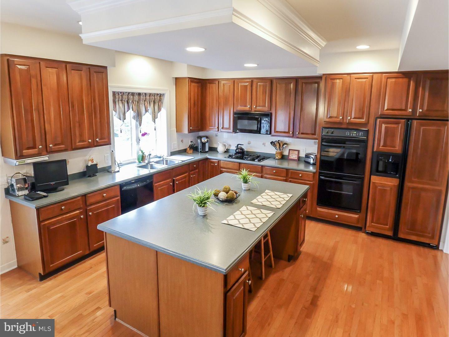 6 Manor Road Newtown, PA 18940 - Photo 2 of 25 Kitchen