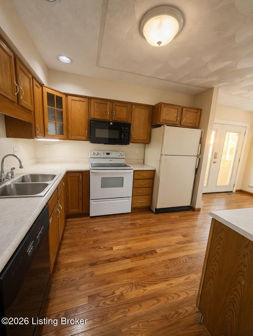 6701 El Rancho Road Louisville, KY 40291 - Photo 4 of 10 kitchen4
