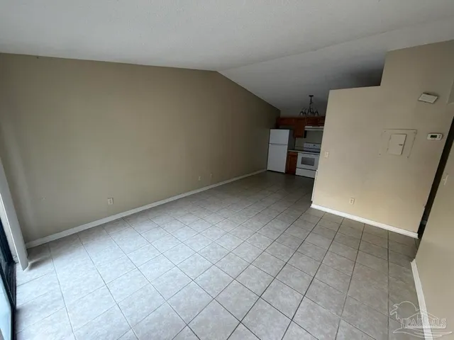 $1,000 | 6823 Tiki Lane, Unit 4, Pensacola, FL 32503