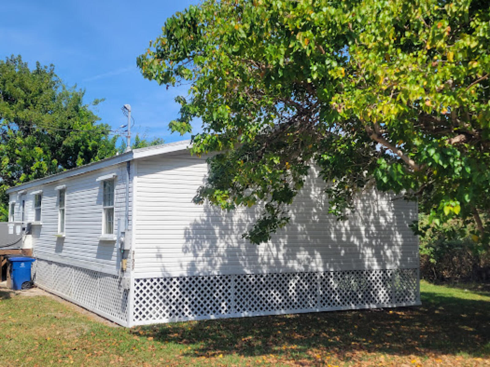 31037 Ave D Big Pine Key, FL 33043 - Photo 15 of 20 a view of a backyard