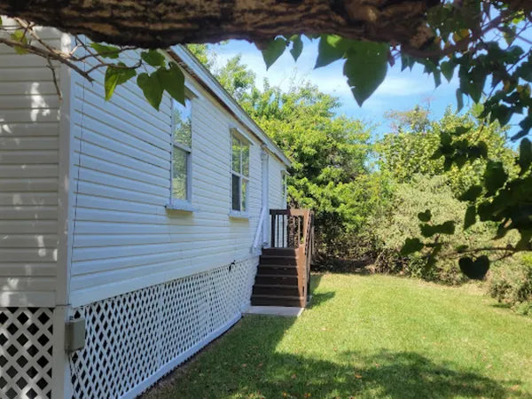 a view of a backyard with pathway