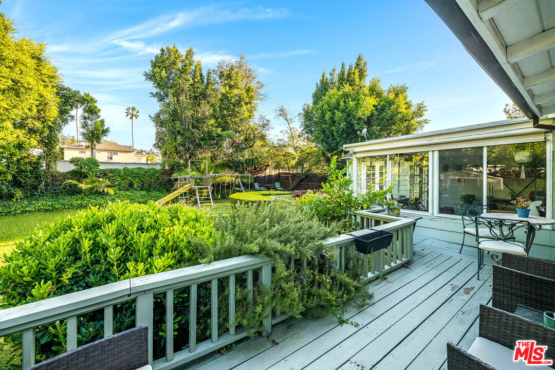 11146 Valley Spring Lane Studio City, CA 91602 - Photo 32 of 58