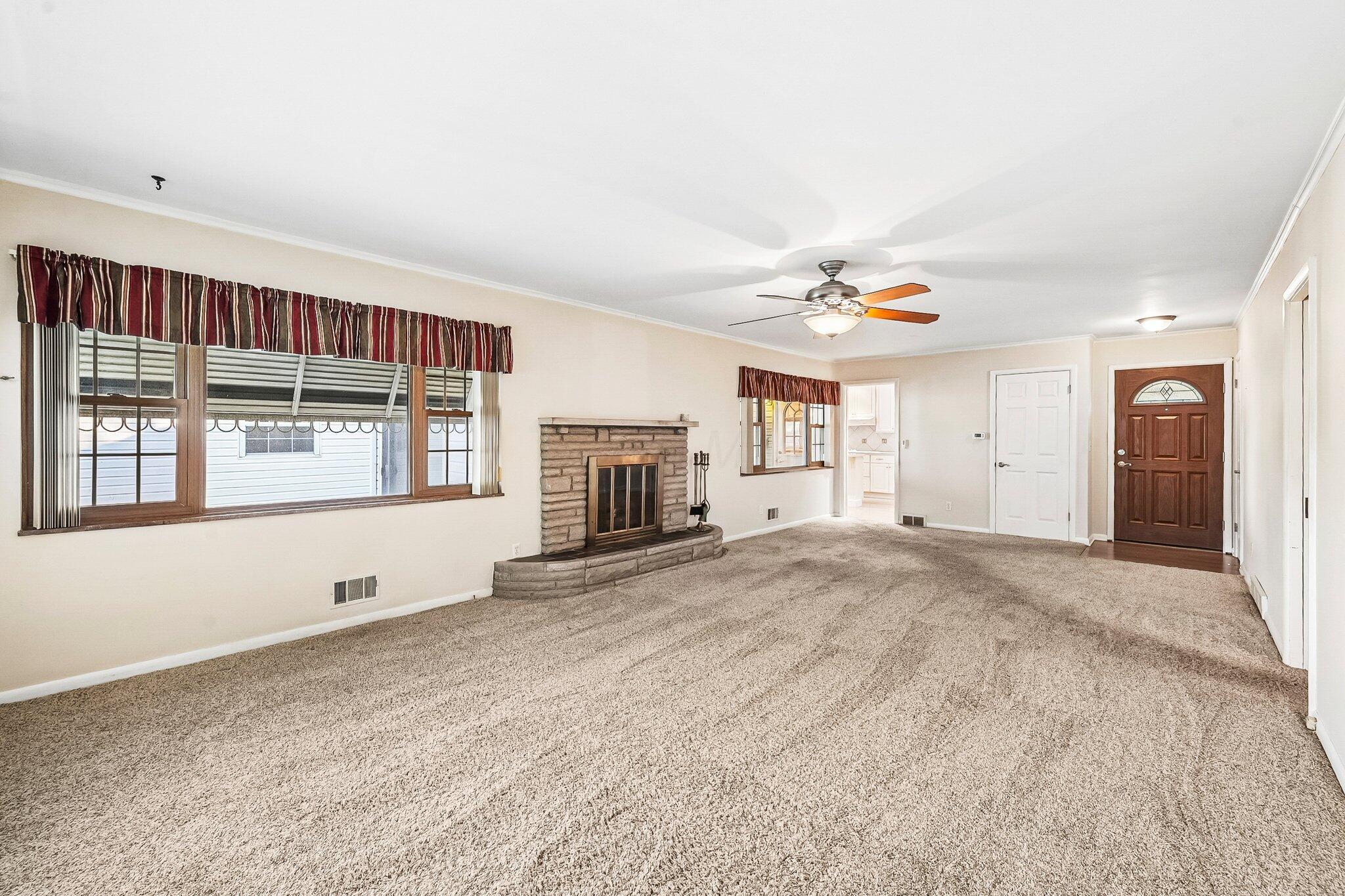 5595 Karl Road Columbus, OH 43229 - Photo 5 of 44 11-web-or-mls-Karl Rd-S1509-011