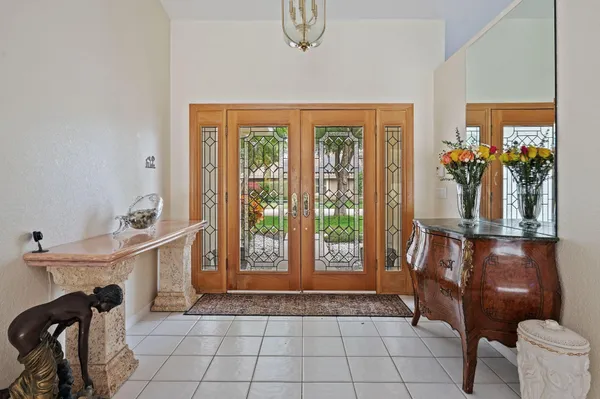 a view of entryway with workspace