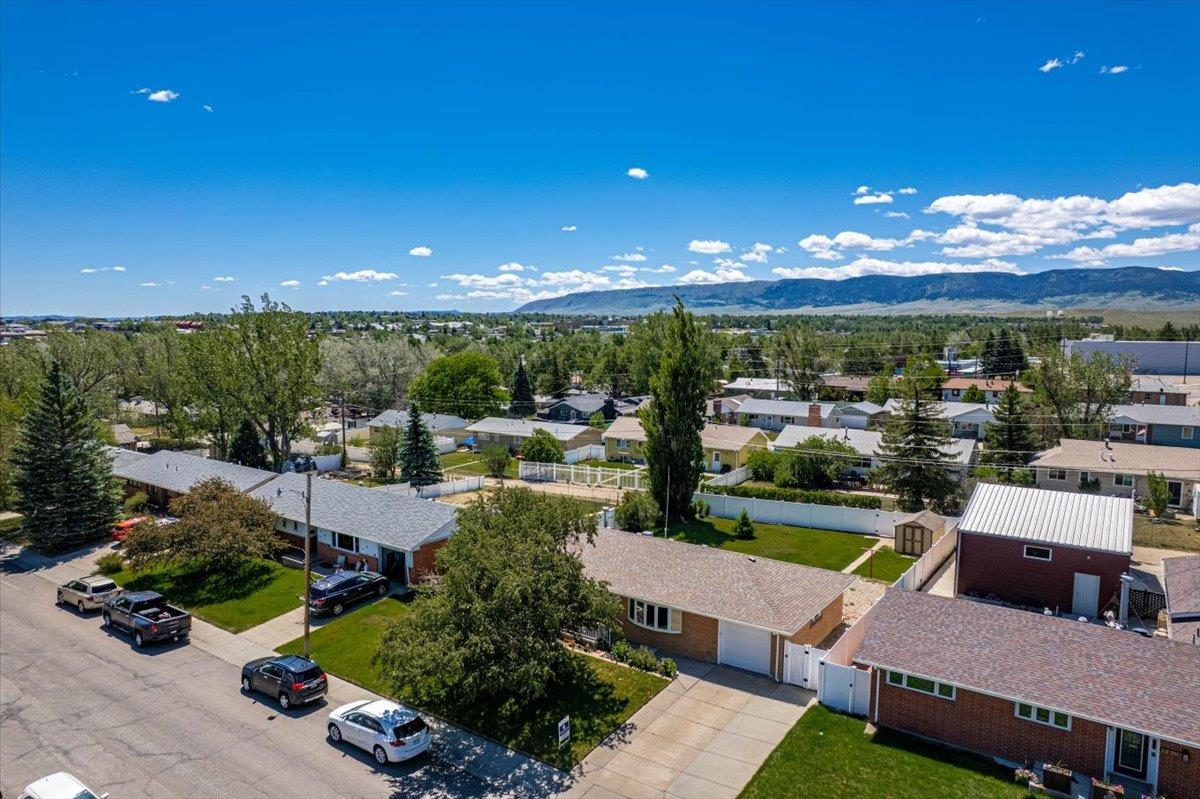 3025 Hamilton Way Casper, WY 82609 - Photo 3 of 32