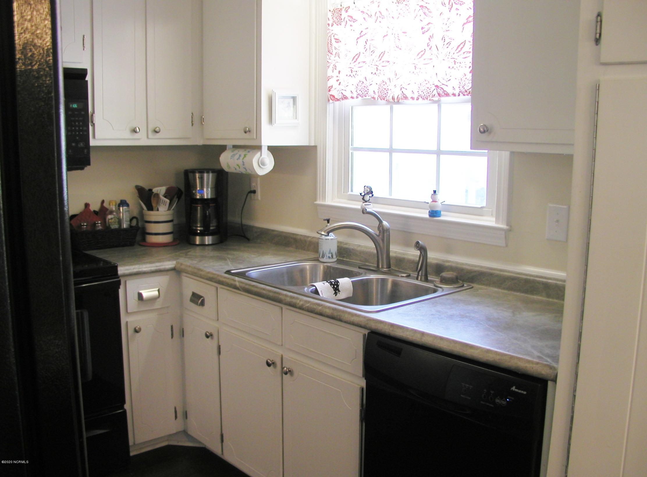 199 9 Mile Road Newport, NC 28570 - Photo 16 of 30 Kitchen View 2