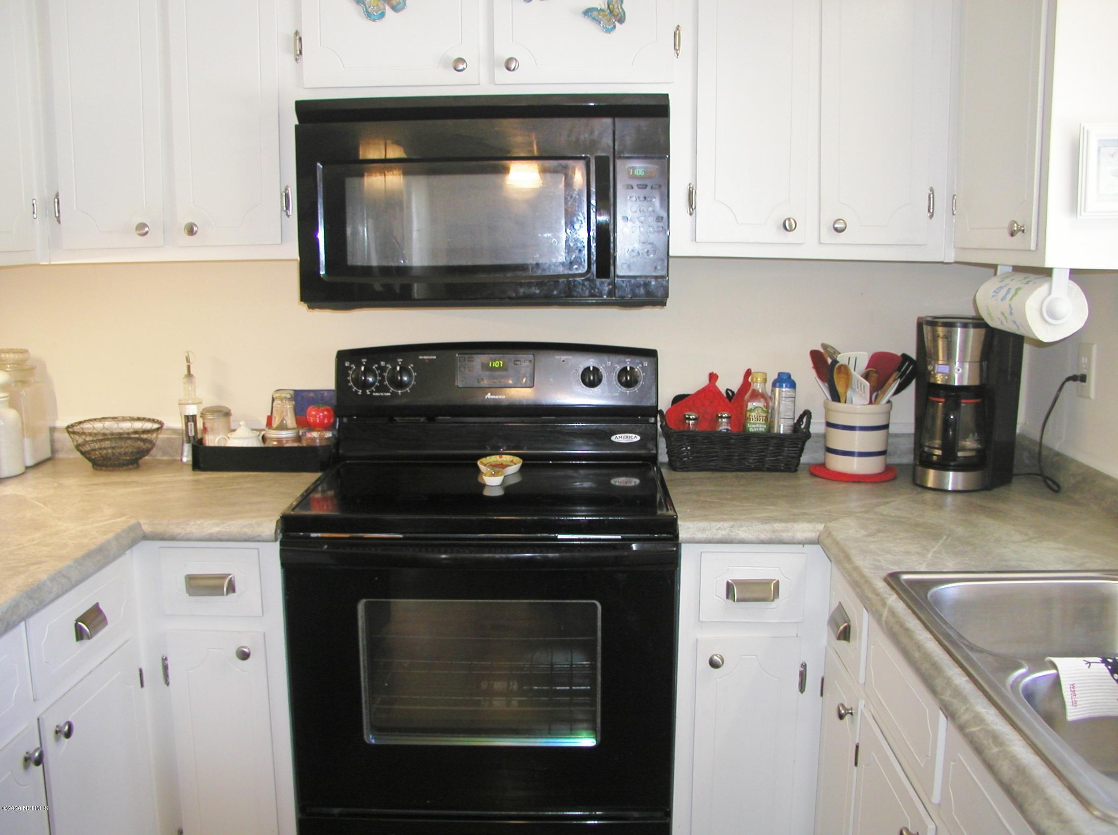 199 9 Mile Road Newport, NC 28570 - Photo 17 of 30 Kitchen View 3