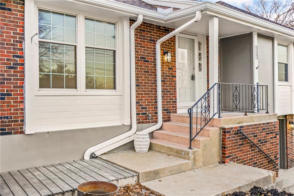 7828 Westridge Road Raytown, MO 64138 - Photo 2 of 29