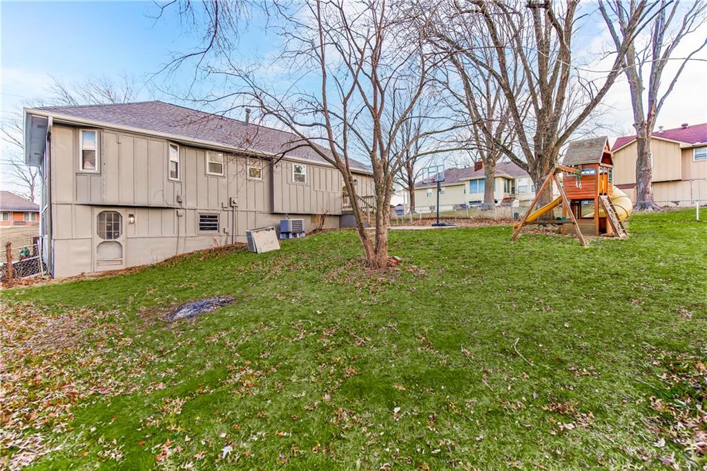 7828 Westridge Road Raytown, MO 64138 - Photo 27 of 29