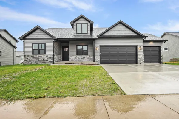 $581,560 | 9 Hawks View, Edgerton, WI 53534