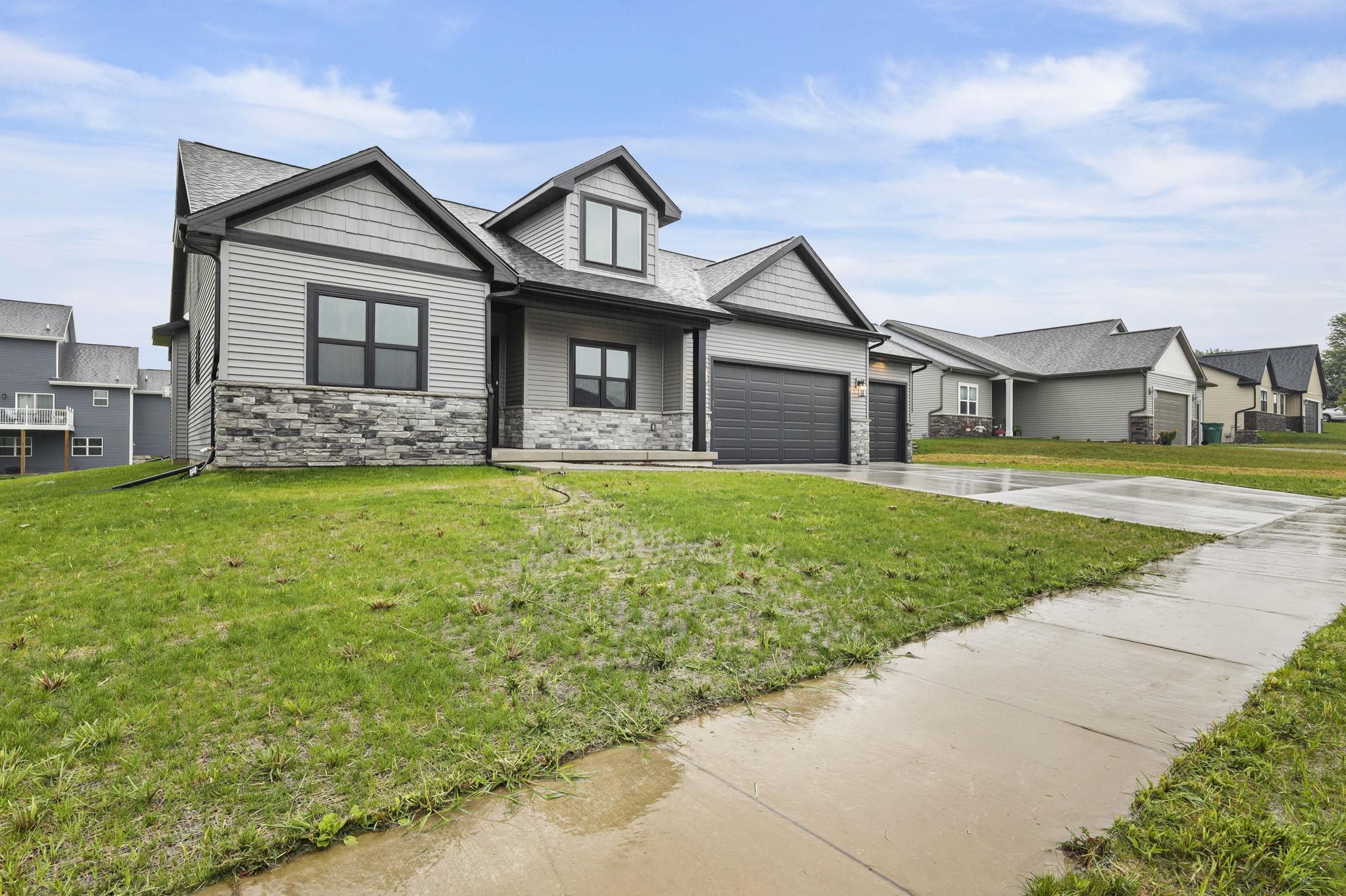 9 Hawks View Edgerton, WI 53534 - Photo 2 of 33