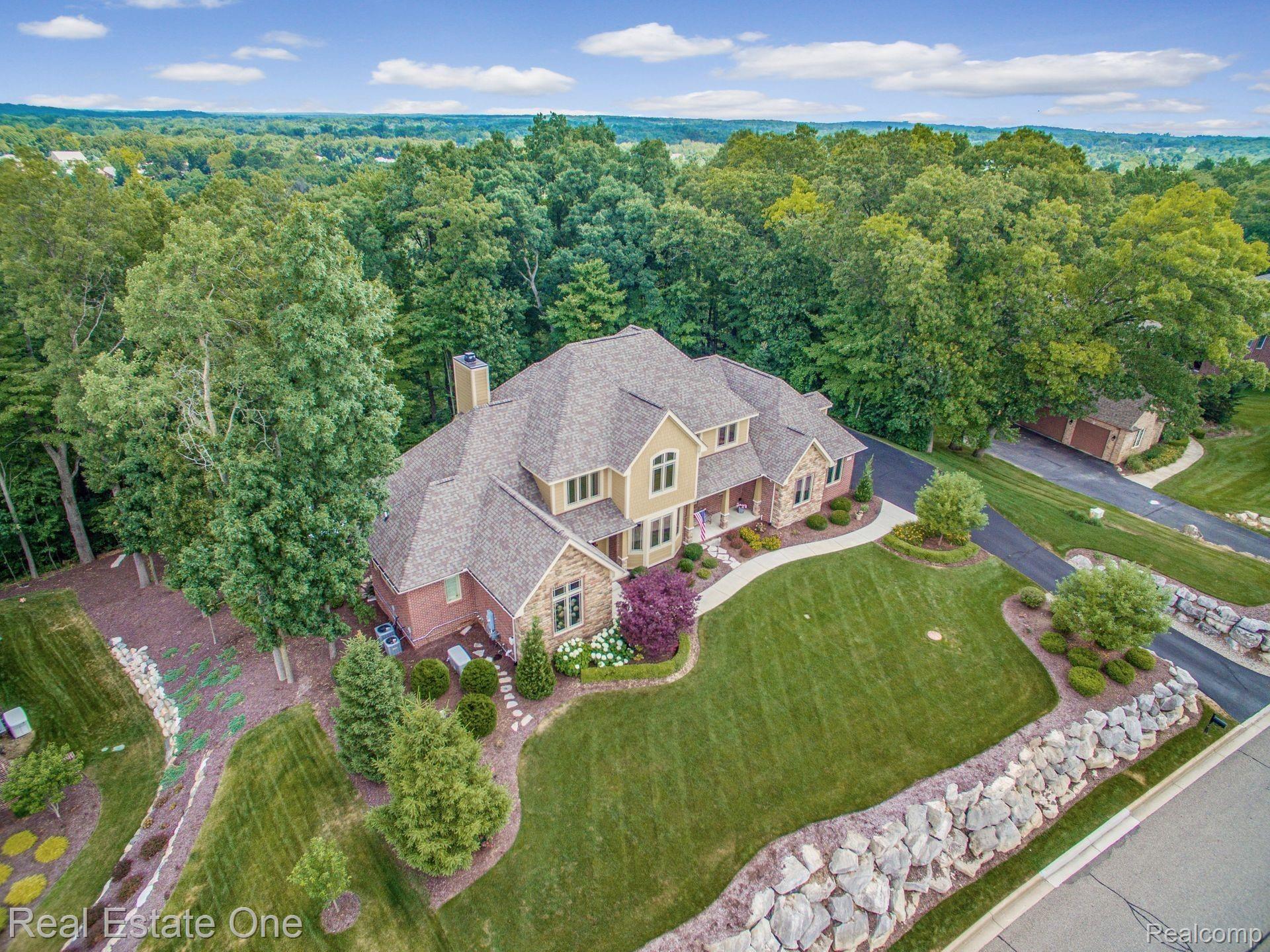 9091 Northpointe Ridge Brighton, MI 48114 - Photo 5 of 56 Privacy, privacy, privacy!