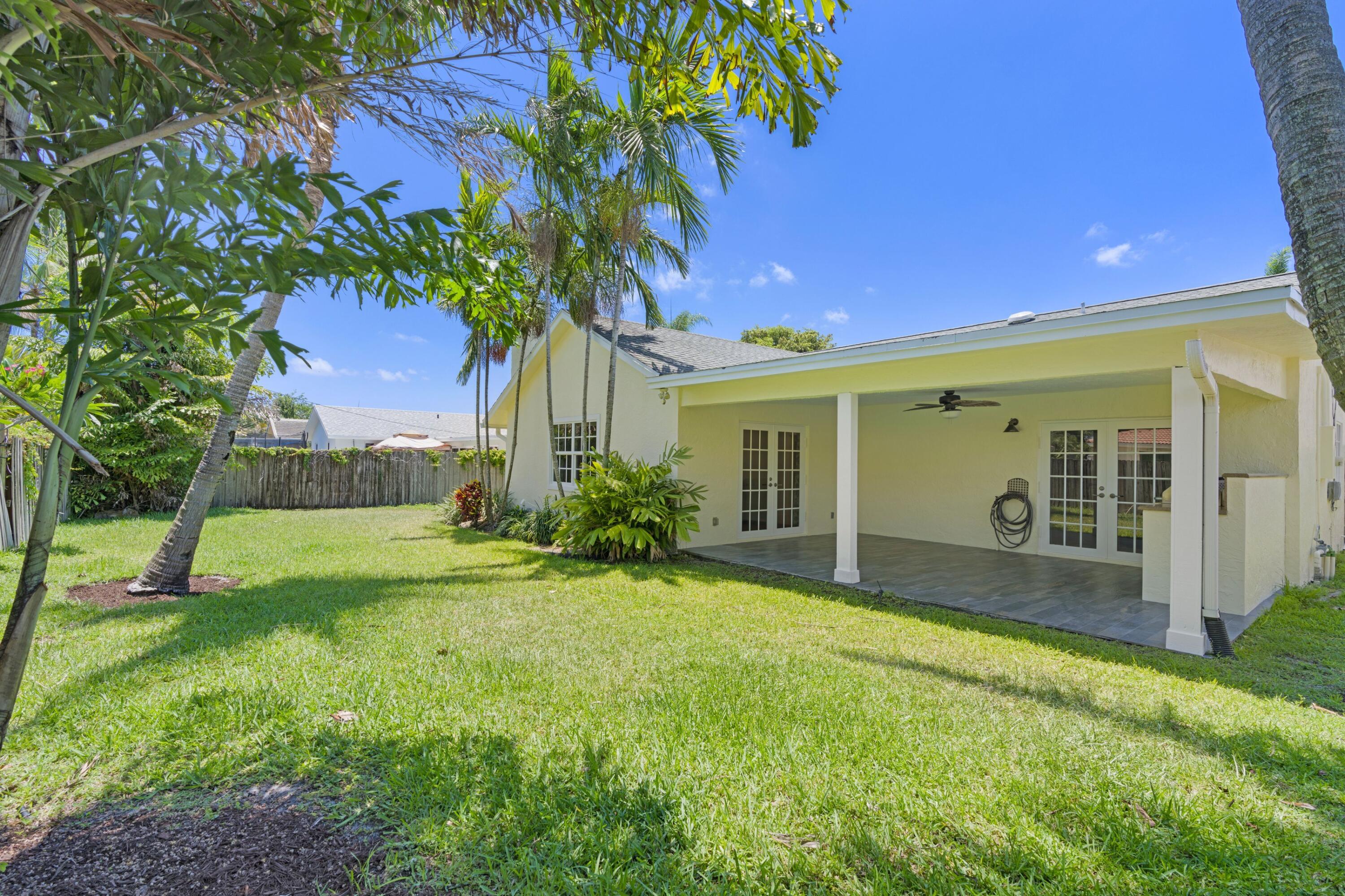 263 Northeast 24th Court Boca Raton, FL 33431 - Photo 2 of 29
