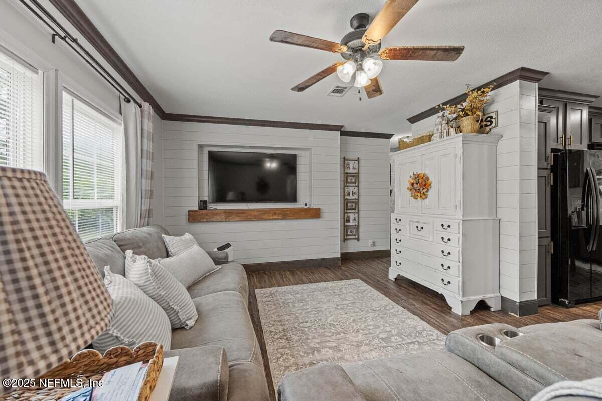 844 West River Road Palatka, FL 32177 - Photo 4 of 38 Living Room