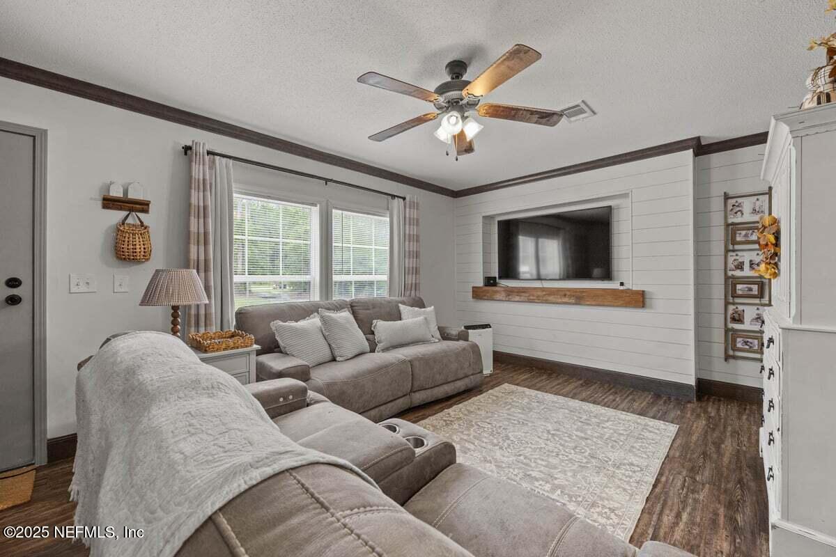 844 West River Road Palatka, FL 32177 - Photo 5 of 38 Living Room