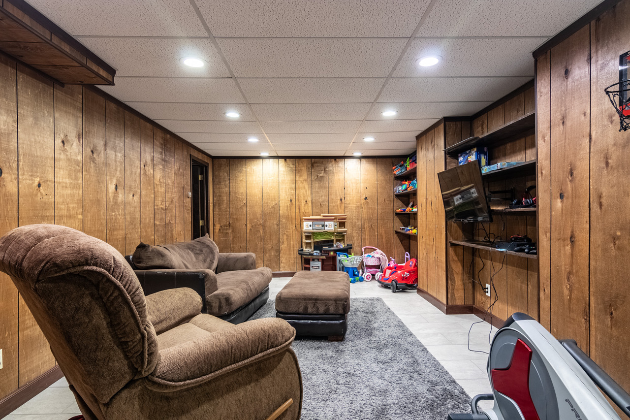 910 Ranch Road Connersville, IN 47331 - Photo 35 of 39