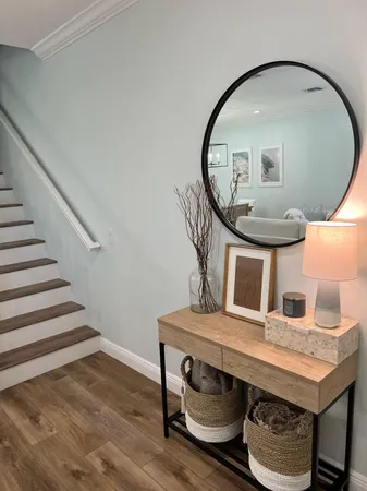 a view of livingroom with furniture