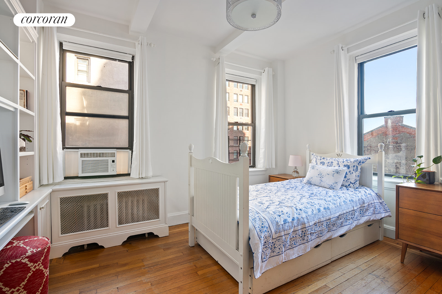 18 West 70th Street, Unit 8C Manhattan, NY 10023 - Photo 7 of 26 a bedroom with a bed and windows