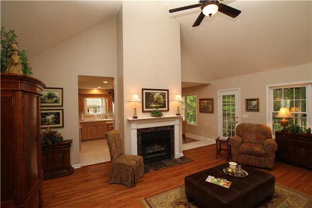 112 Brookview Court Springfield, TN 37172 - Photo 20 of 20 Open floor plan for entertaining. Great room opens up to kitchen and dining area.