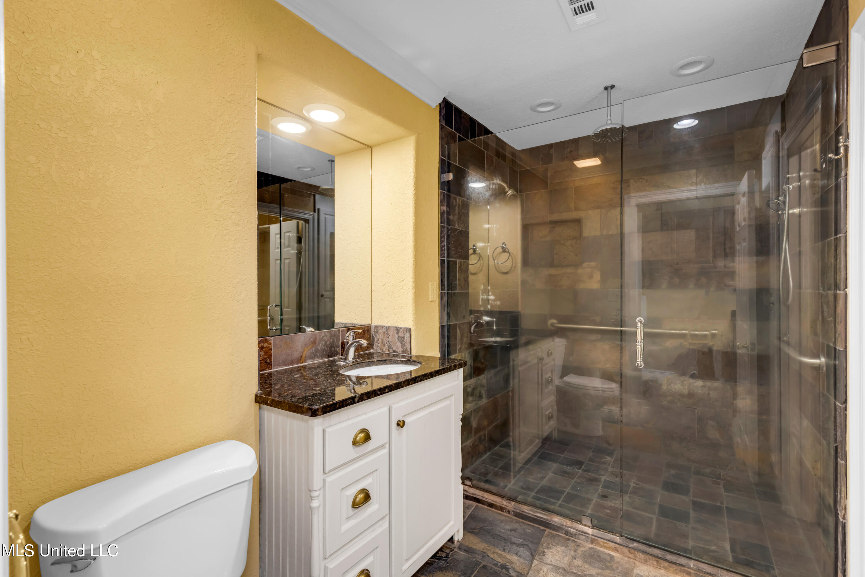 12529 Canal Road Gulfport, MS 39503 - Photo 14 of 32 Primary second bathroom downstairs