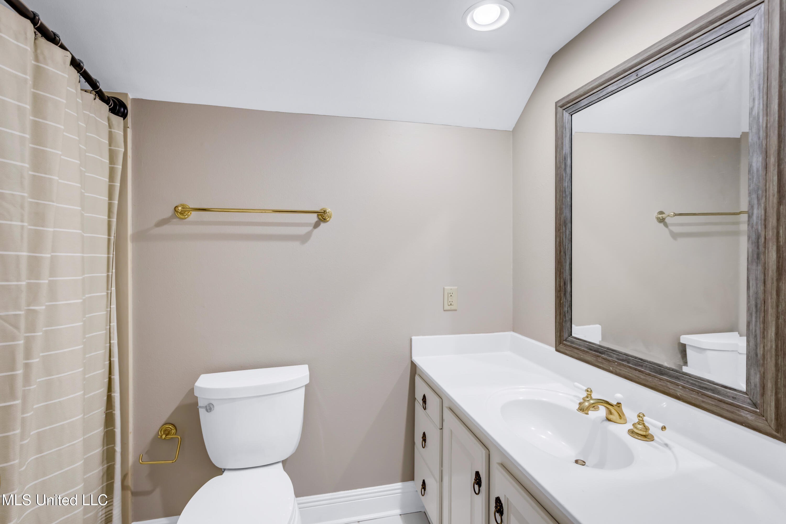 12529 Canal Road Gulfport, MS 39503 - Photo 16 of 32 Full bathroom upstairs