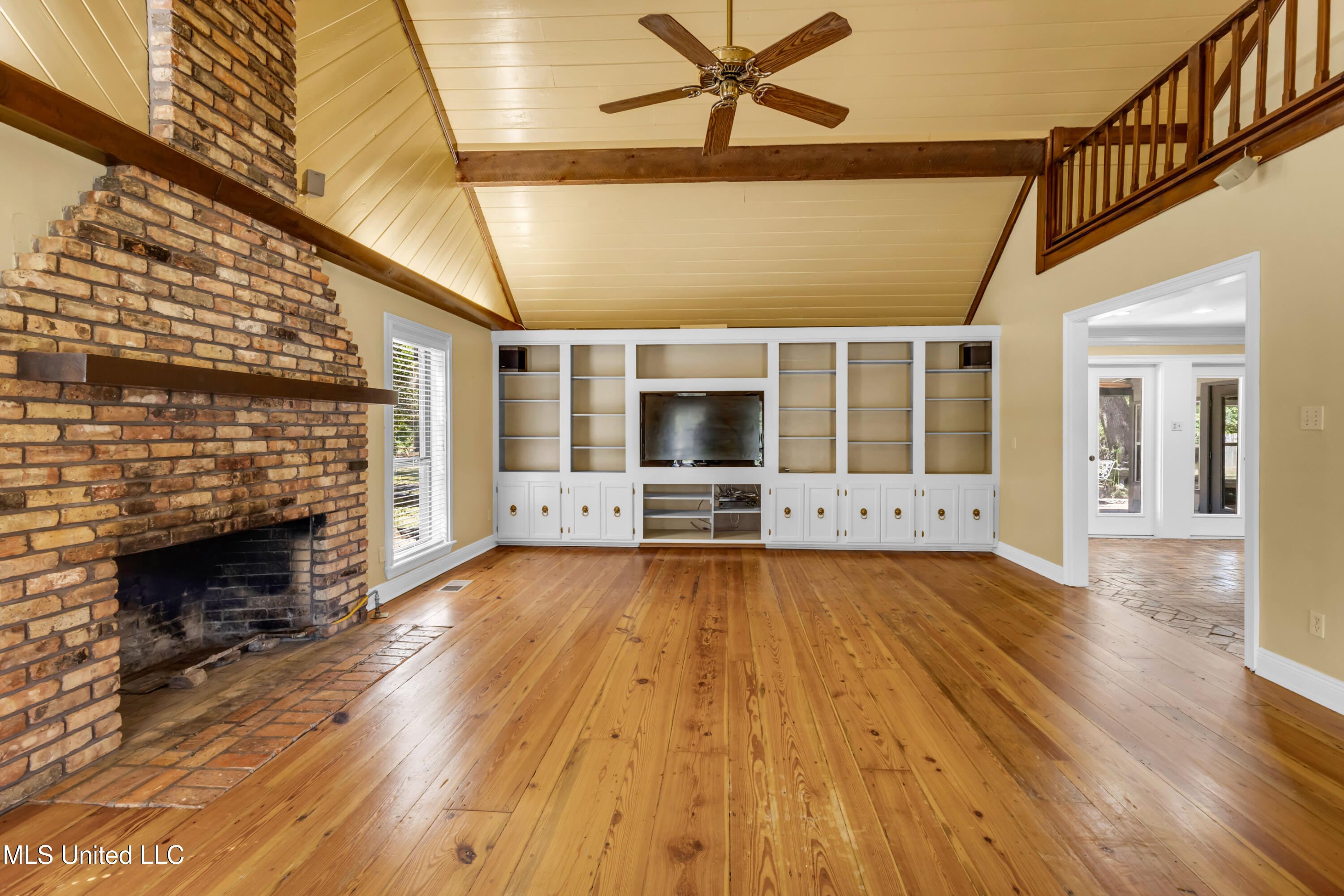 12529 Canal Road Gulfport, MS 39503 - Photo 5 of 32 Living Room