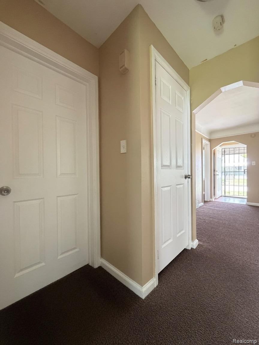 7286 Faust Avenue Detroit, MI 48228 - Photo 10 of 19 Corridor
