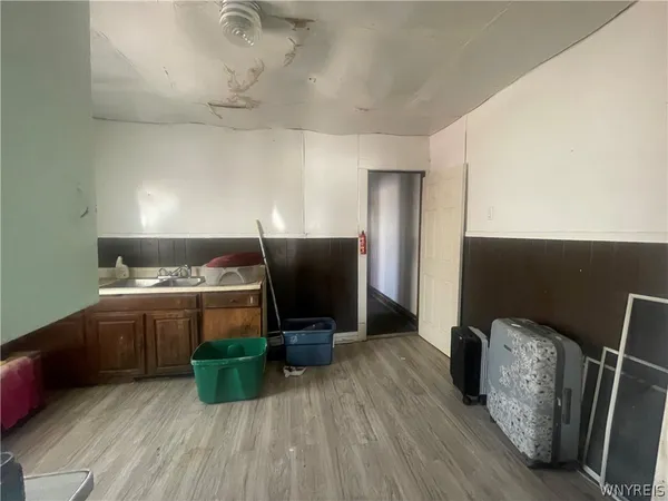 $94,800 | 1737 Whitney Avenue, Niagara Falls, NY 14301