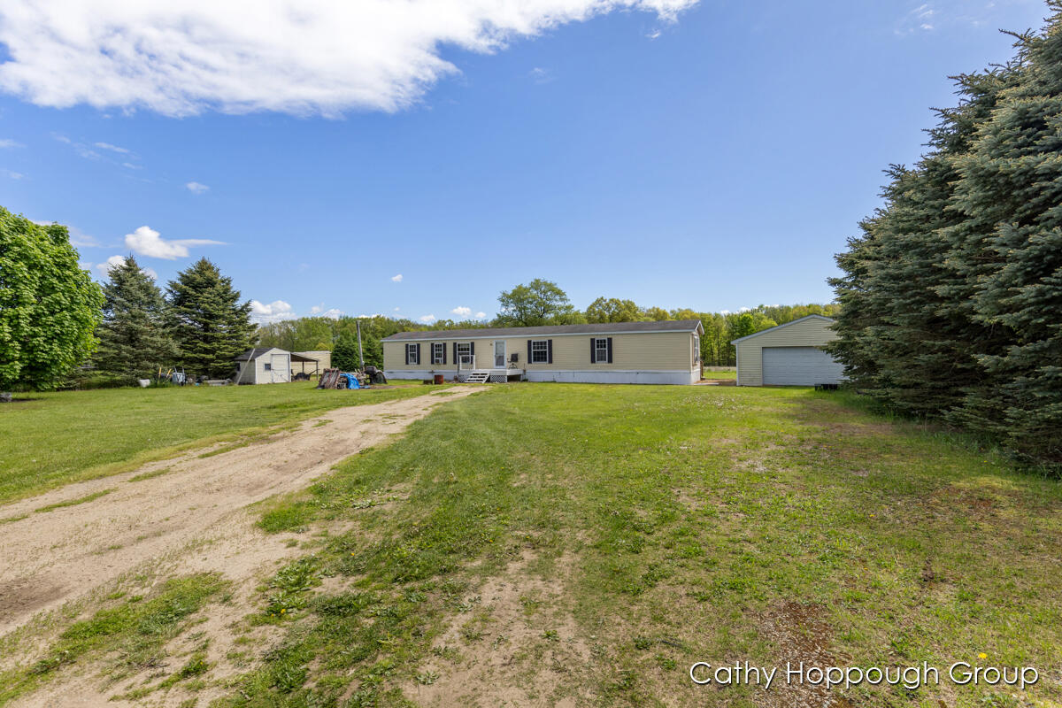 4782 Westbrook Road Ionia, MI 48846 - Photo 2 of 24 IMG_1001